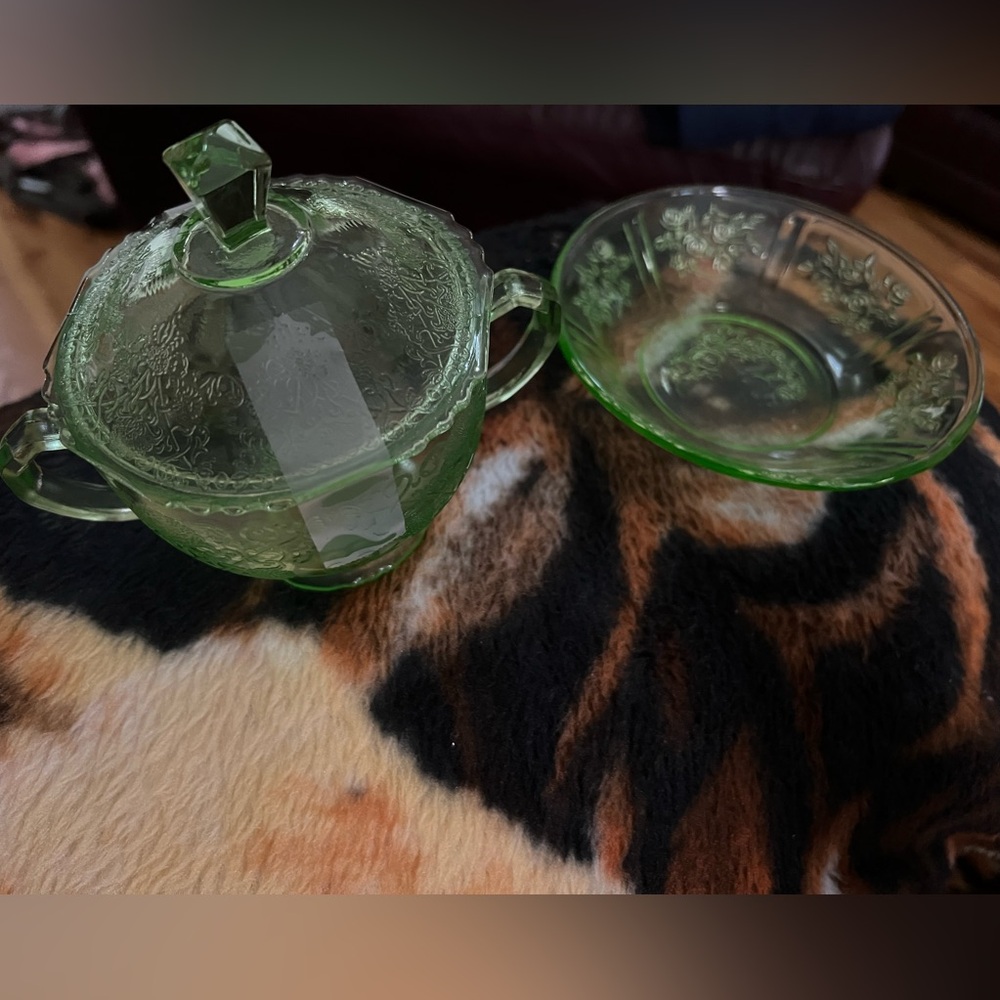 Uranium glass cup/lid and small bowl